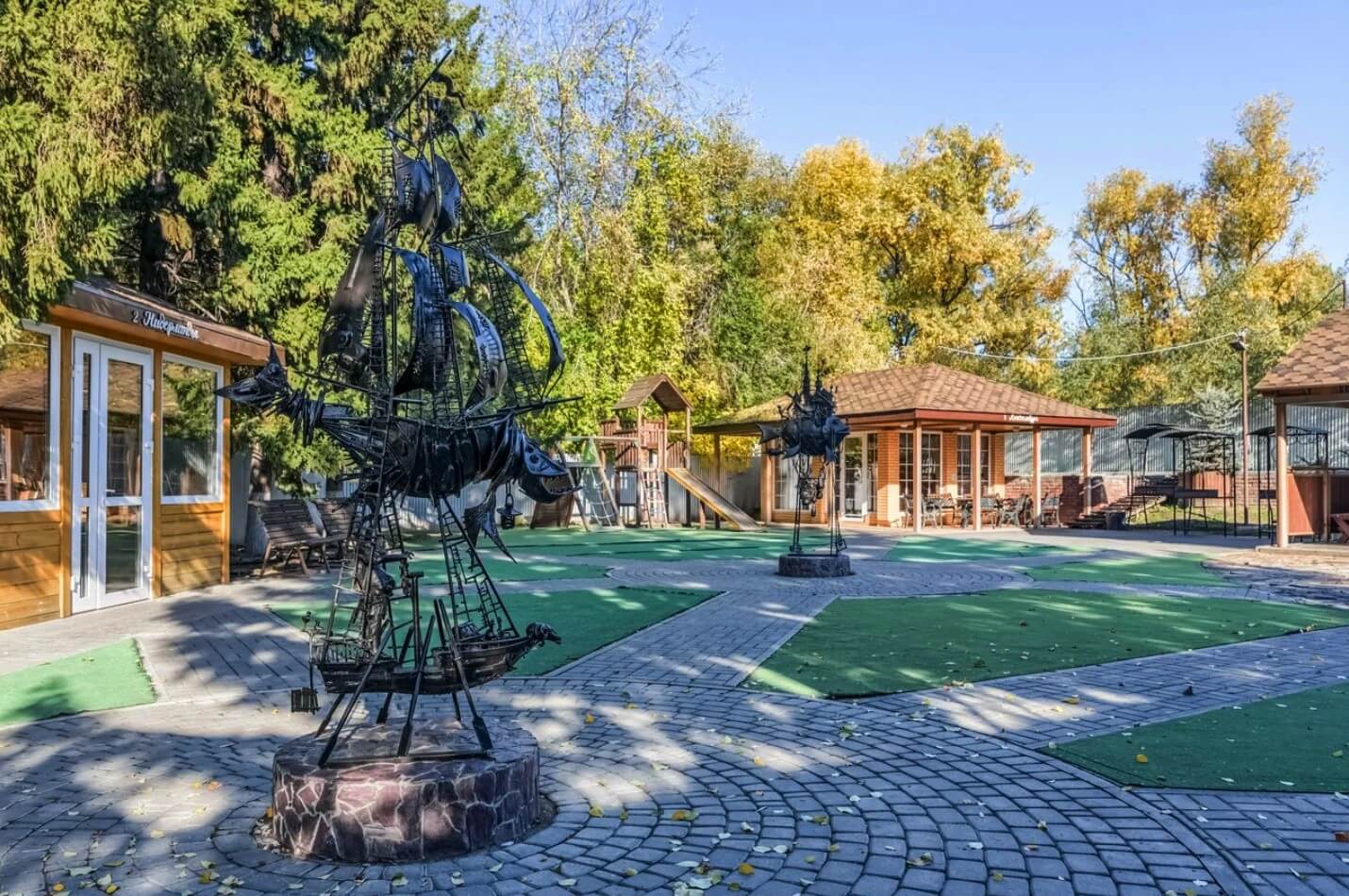 фото — Парк-шале «Бенилюкс»